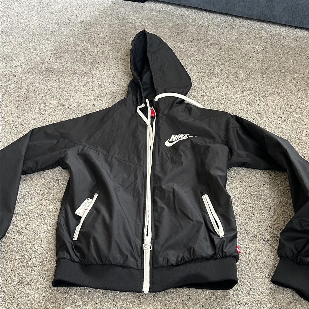Nike Black and White Hooded Windbreaker.like new